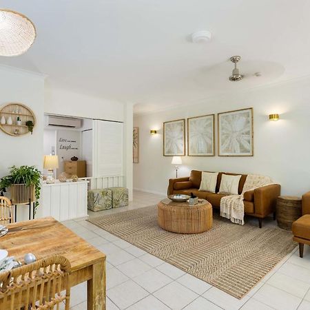 Oasis Luxe On Macrossan Street - Stylish Residence Port Douglas Bagian luar foto