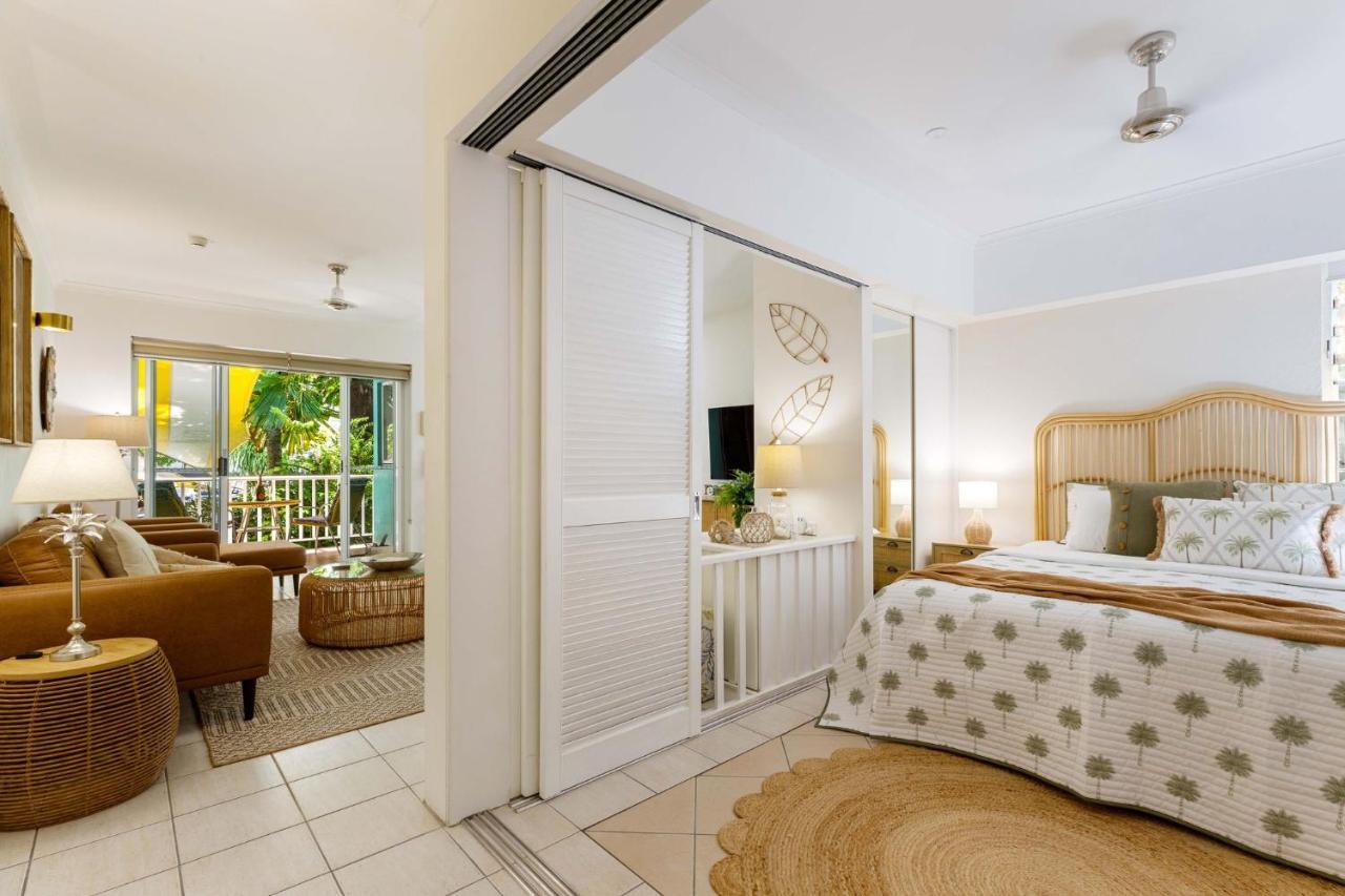 Oasis Luxe On Macrossan Street - Stylish Residence Port Douglas Bagian luar foto