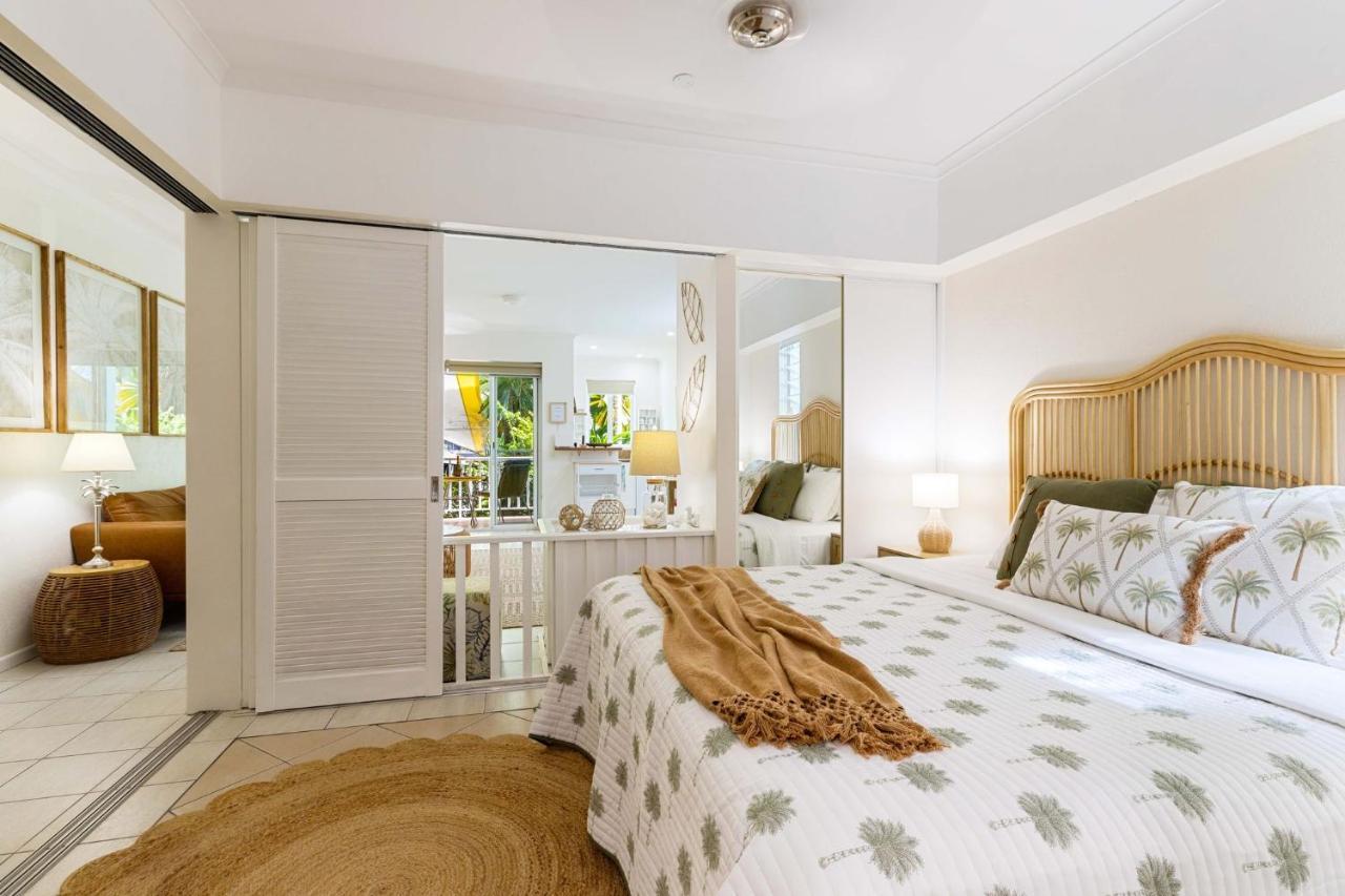 Oasis Luxe On Macrossan Street - Stylish Residence Port Douglas Bagian luar foto